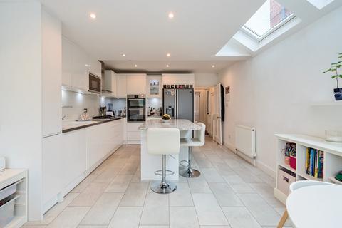 16 Copthorne Road, Leatherhead, KT22 7ED