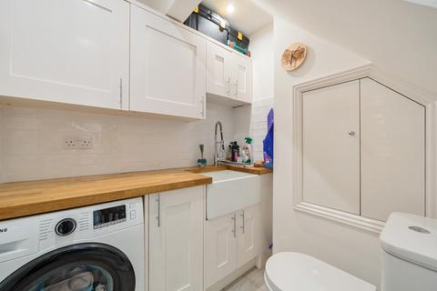 16 Copthorne Road, Leatherhead, KT22 7ED
