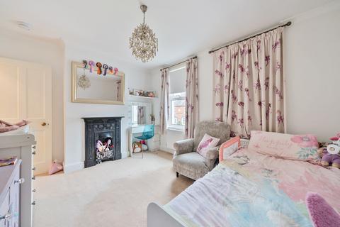 16 Copthorne Road, Leatherhead, KT22 7ED