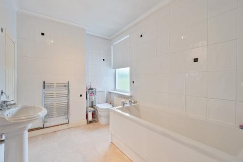 16 Copthorne Road, Leatherhead, KT22 7ED