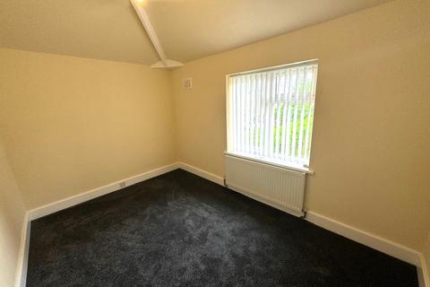 3 bedroom semi-detached house to rent, Ringwood Road Preston PR1 6XP