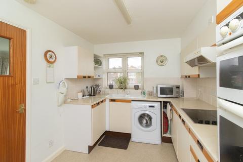 2 bedroom flat for sale, Cornwall Gardens, Cliftonville, CT9