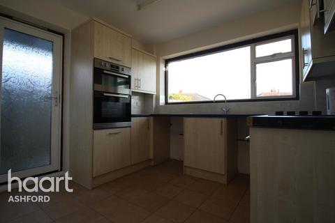 2 bedroom bungalow to rent, Wallace Way, CT10...