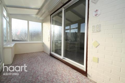 2 bedroom bungalow to rent, Wallace Way, CT10...