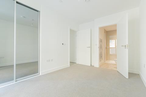 2 bedroom flat to rent, Clovelly Road, Hounslow TW3