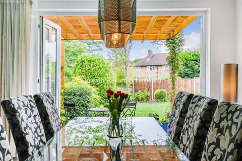 10 Forest Way, Orpington, BR5 2AQ