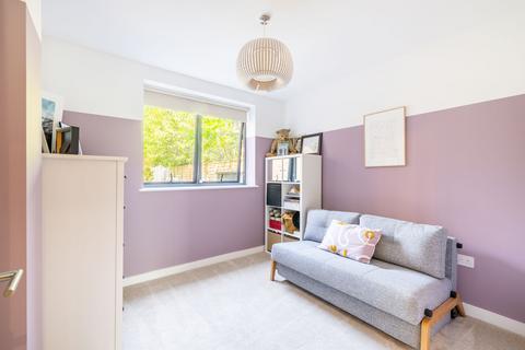 4b The Drive, Coulsdon, CR5 2BL