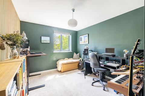 4b The Drive, Coulsdon, CR5 2BL