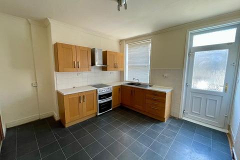 3 bedroom terraced house to rent, Belgrave Road, Bingley, West Yorkshire, BD16