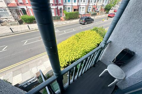2 bedroom maisonette to rent, Westbury Avenue, London N22