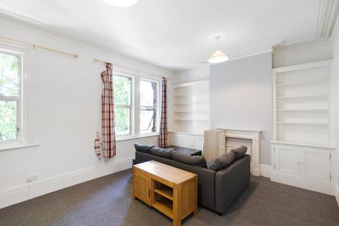 3 bedroom flat to rent, Beechcroft Road, London, SW17