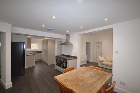 3 bedroom apartment to rent, Bridge Street, Rothwell NN14
