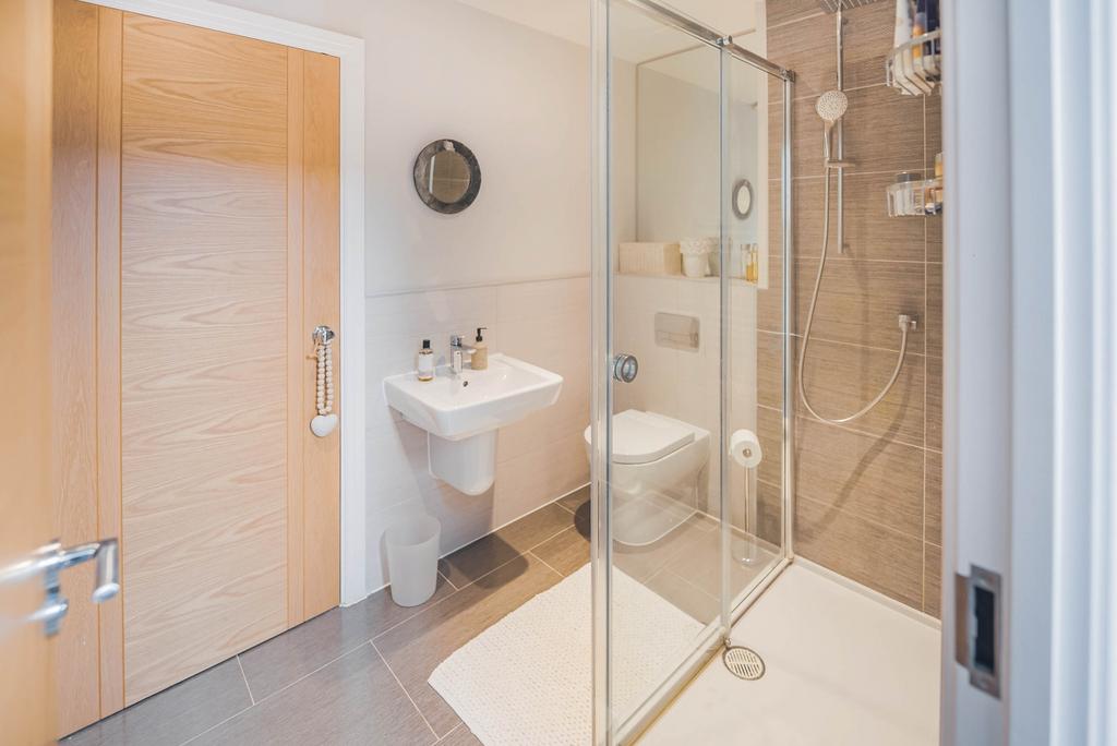 En-Suite 2