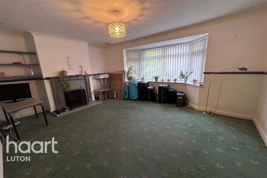 Brooklands Close, Luton 3 bed semidetached house to rent £1,500 pcm (£346 pw)