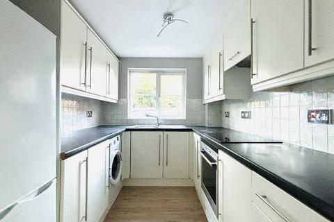 6 Hallows Grove, Sunbury-on-thames, TW16 7LP