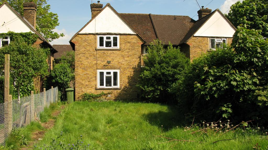Weybridge 3 bed semidetached house for sale £450,000