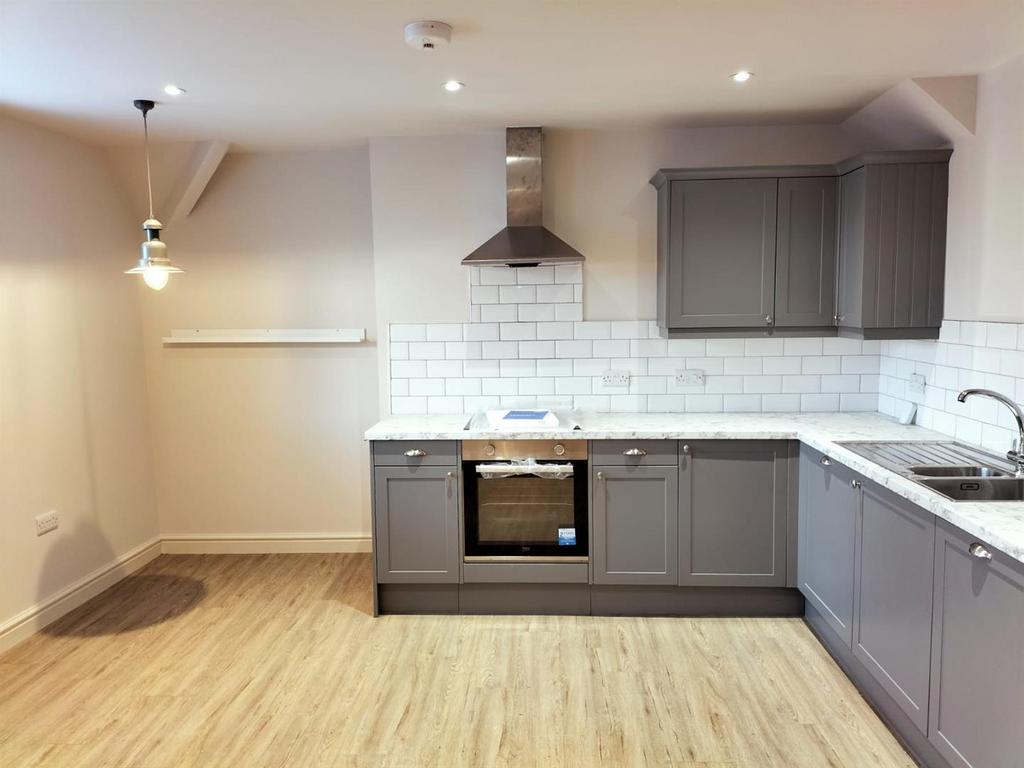 Colwyn Bay LL29 2 bed apartment to rent £775 pcm (£179 pw)
