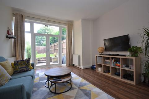 2 bedroom flat to rent, Rodway Road Bromley BR1