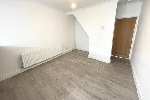 2 bedroom terraced house to rent, High Street, NR31 6RR