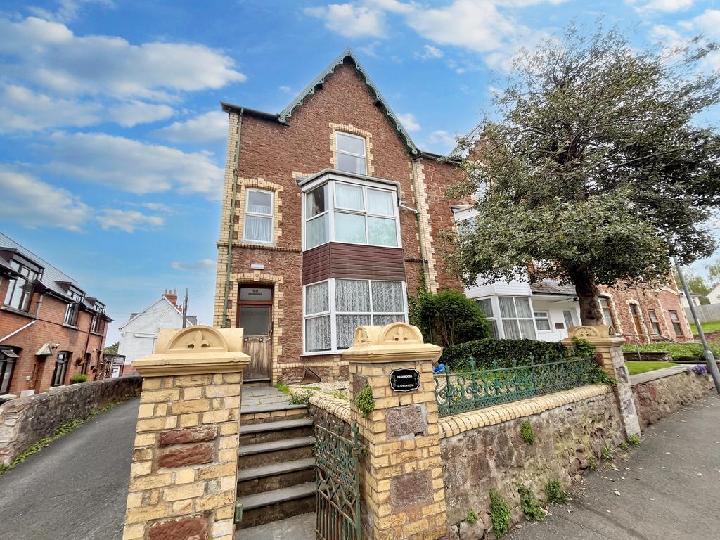 South Road, Watchet TA23 1 bed ground floor flat for sale £107,500