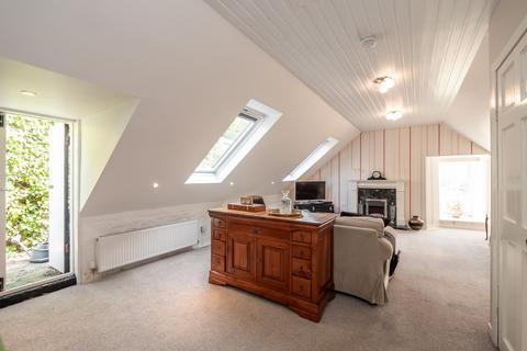 3 bedroom end of terrace house for sale, 6 Cramond Village, Cramond, Edinburgh, EH4