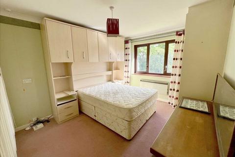 2 bedroom retirement property for sale, Meadowcroft, Bushey, WD23.