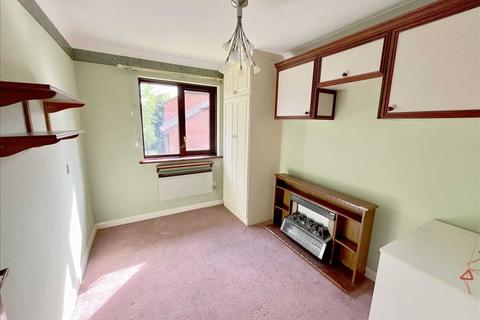 2 bedroom retirement property for sale, Meadowcroft, Bushey, WD23.