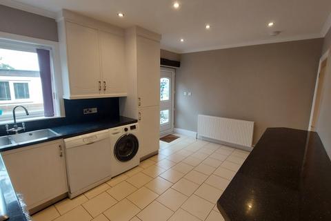 3 bedroom terraced house to rent, Thornhill Avenue, Oakworth, Keighley, BD22