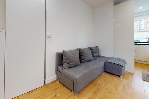 Studio to rent,  Comber Grove, London SE5