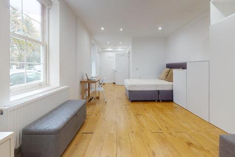 Studio to rent,  Comber Grove, London SE5