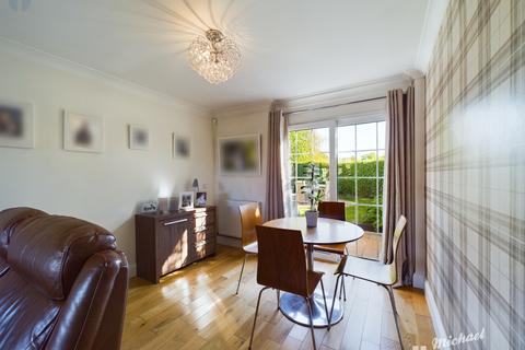 3 bedroom end of terrace house for sale, Fairfax Crescent, Aylesbury