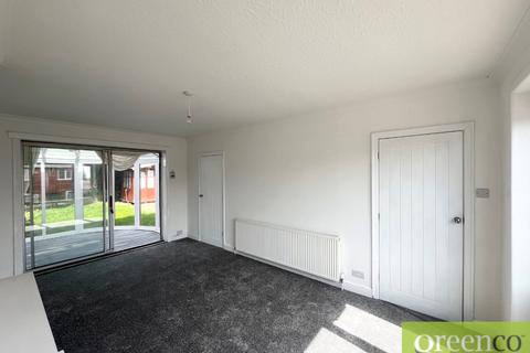 3 bedroom semi-detached house to rent, Carisbrook Drive, Salford M27