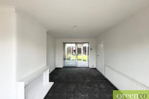 3 bedroom semi-detached house to rent, Carisbrook Drive, Salford M27