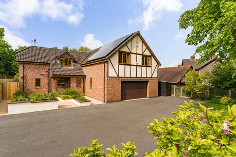 6 bedroom detached house for sale, Hillcliffe Road, Walton, WA4