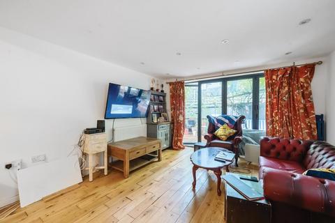 2 bedroom apartment to rent, Victoria Place,  Richmond,  TW9