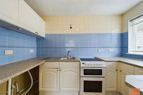 2 bedroom flat for sale, Ocean Court, Porthtowan