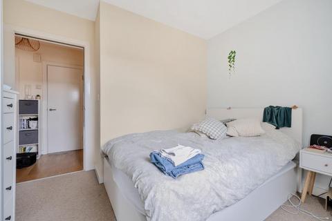 2 bedroom flat to rent, Whale Avenue,  Reading,  RG2