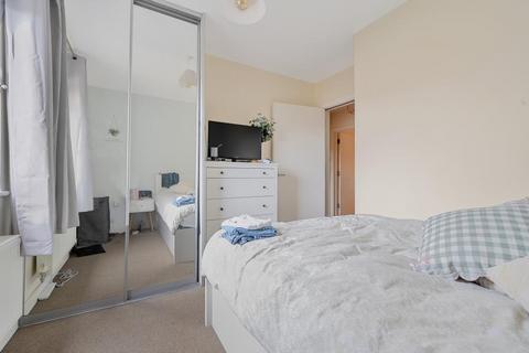 2 bedroom flat to rent, Whale Avenue,  Reading,  RG2