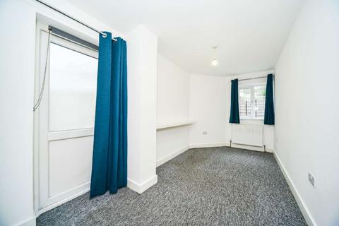 3 bedroom flat to rent, Edith Road, Croydon, London