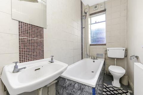 3 bedroom flat for sale, London SE5