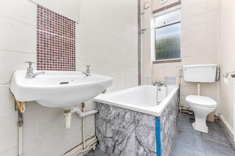 3 bedroom flat for sale, London SE5