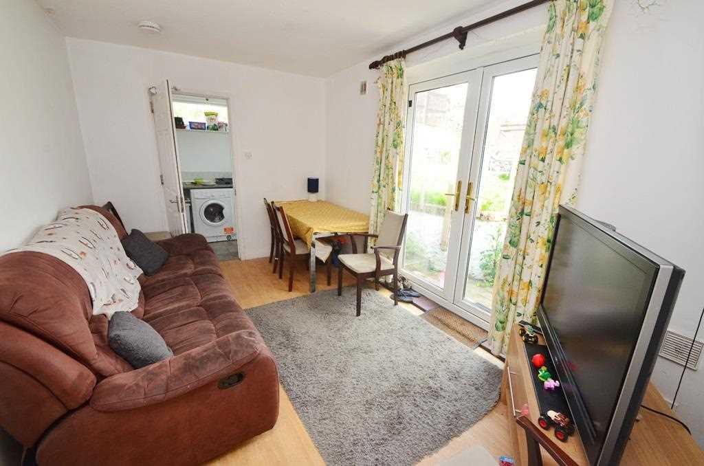 Sitting/dining room