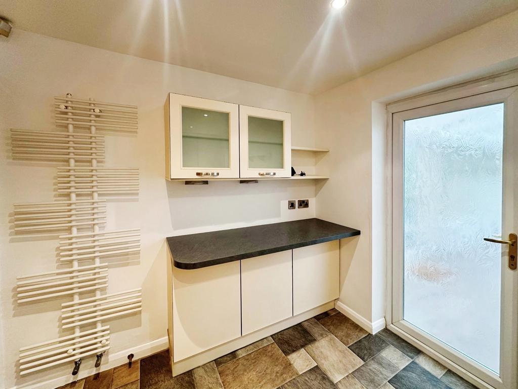 Brightwater Close, Manchester M45 3 bed end of terrace house £1,200