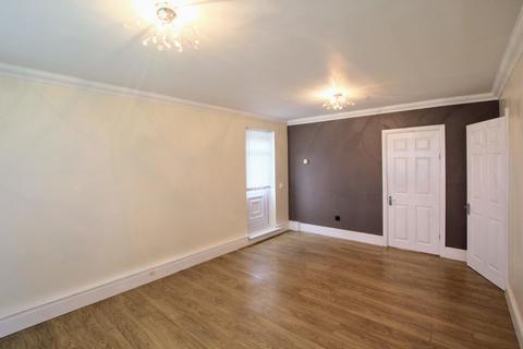 2 bedroom flat to rent, Sumner Close, Rainhill L35