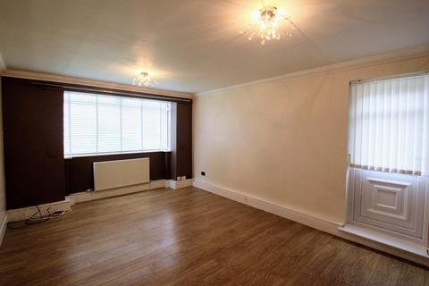 2 bedroom flat to rent, Sumner Close, Rainhill L35