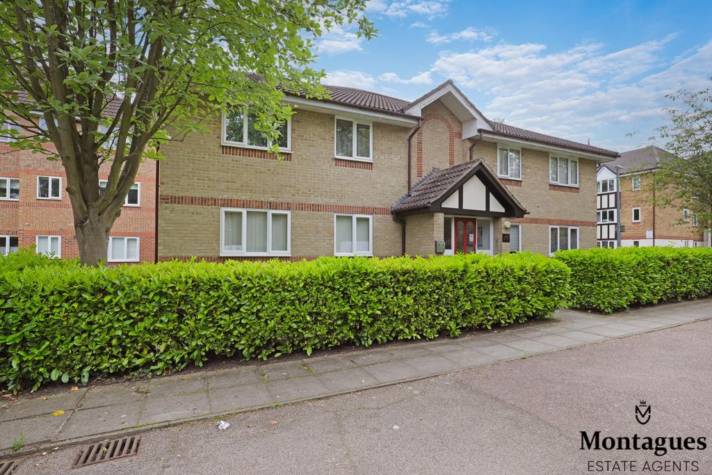 Woodland Grove, Epping, CM16 1 bed apartment for sale £272,500