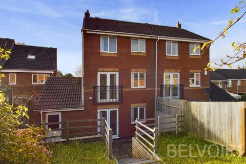 3 bedroom townhouse to rent, Finchale Avenue, Telford TF2