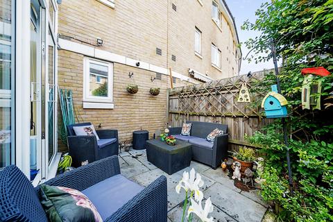 17 Calypso Crescent, London, SE15 6FP