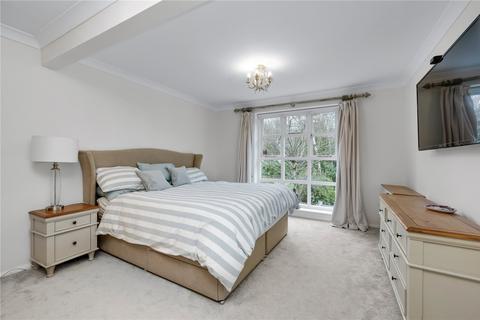 19 Llanvair Close, Ascot, SL5 9HX