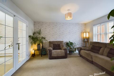 4 bedroom terraced house for sale, Gwendoline Buck Drive, AYLESBURY, HP21 9FN